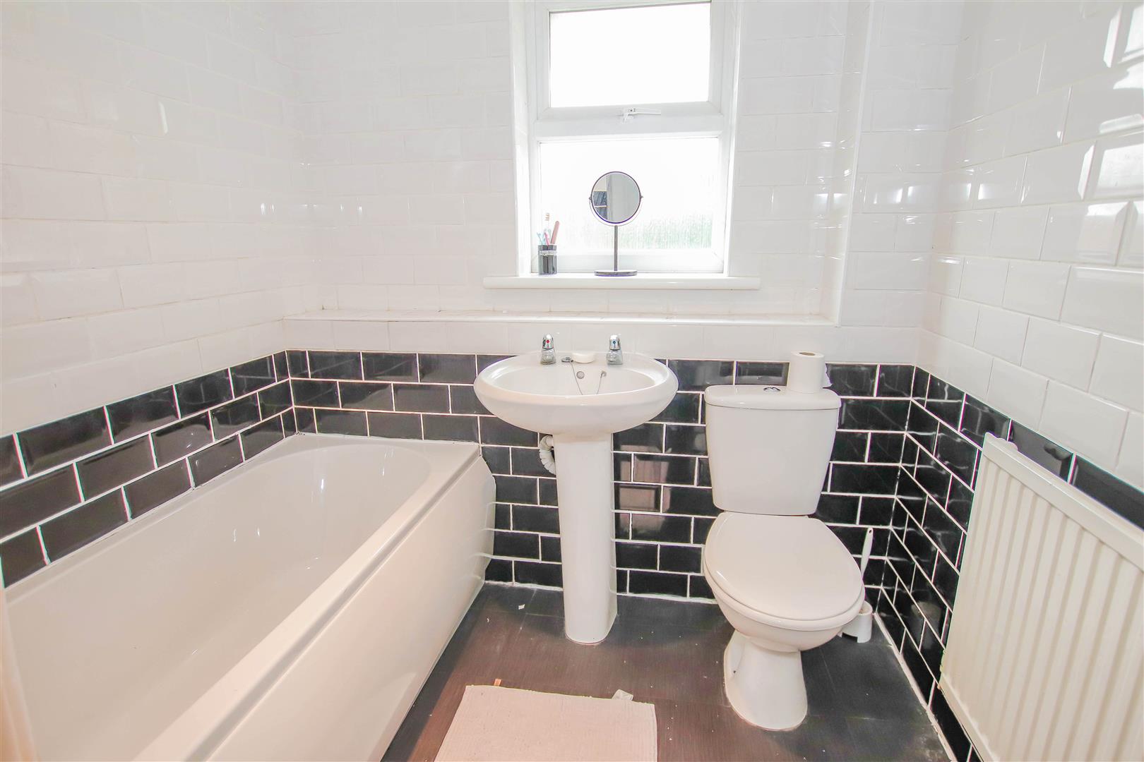 FIRST FLOOR BATHROOM